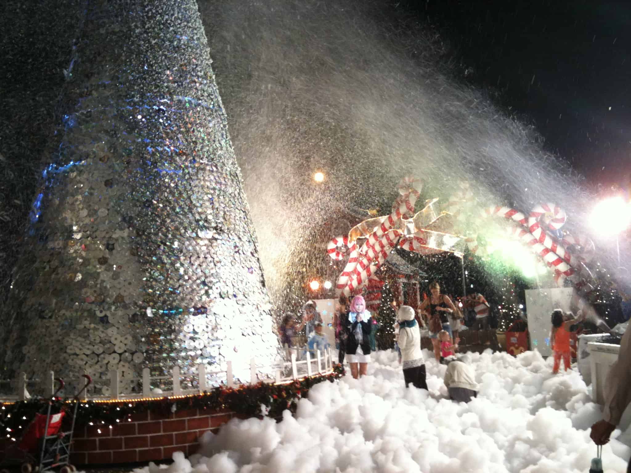 Fake snow in tropical Singapore Fake snow in tropical Singapore, Tanglin mall