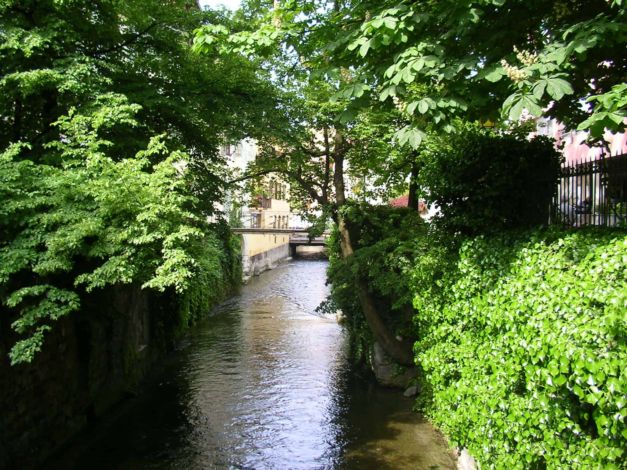 How can a canal be so beautiful? Annecy, canal, old town