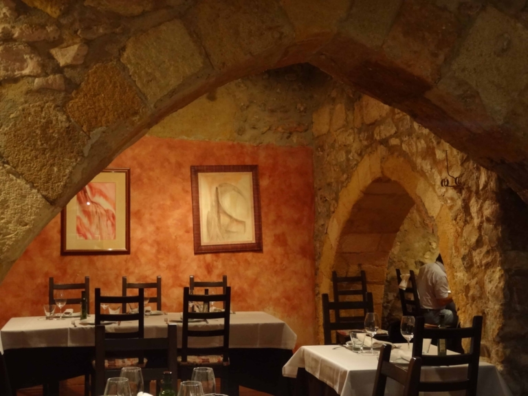 Tarragona things to do, Tarragona photos, Arcs restaurant Tarragona