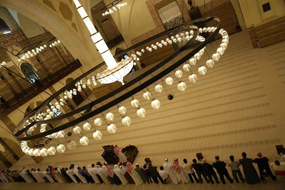praying in a mosque praying in a mosque, mosque inside pictures, the inside of a mosque,