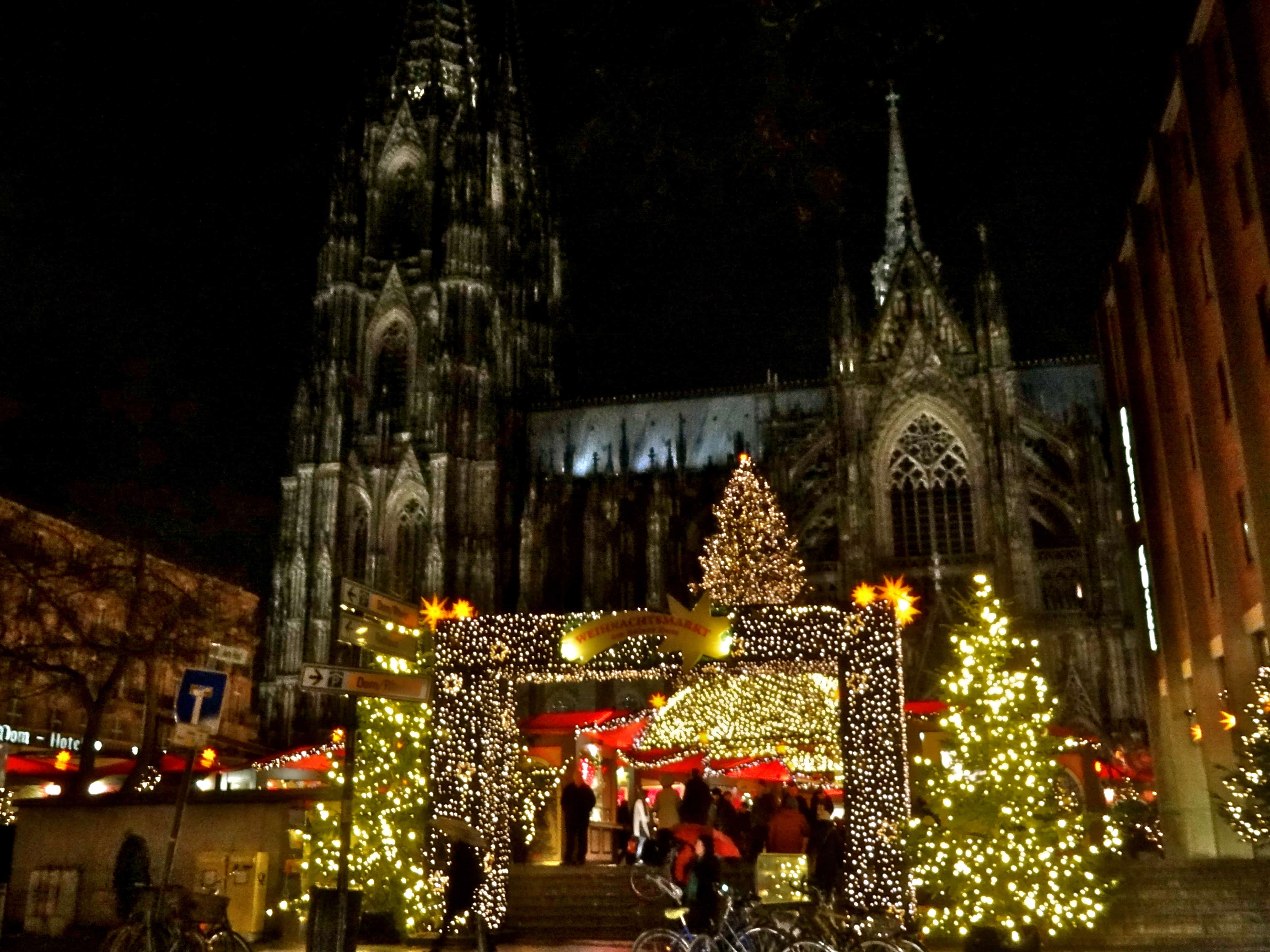 cologne christmas market christmas decorations at the best christmas market in cologne