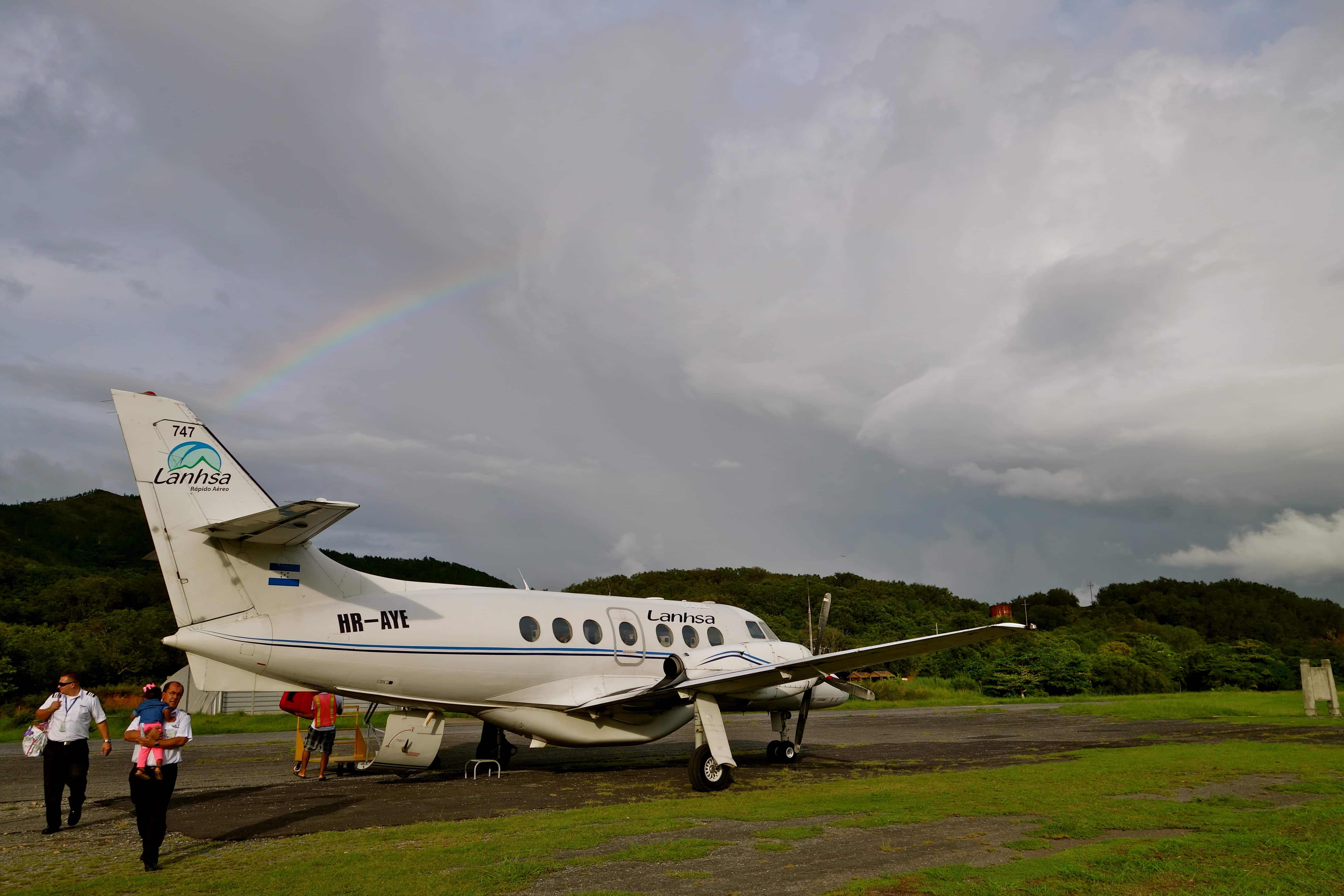 Bay islands honduras, how to reach guanaja